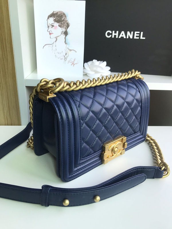 【奇跡の再入荷！即発送】シャネル 偽物マトラッセ ボーイ シャネル ショルダーバッグ shw35268