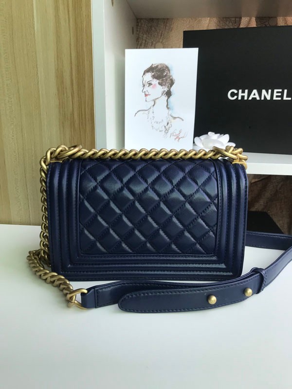 【奇跡の再入荷！即発送】シャネル 偽物マトラッセ ボーイ シャネル ショルダーバッグ shw35268