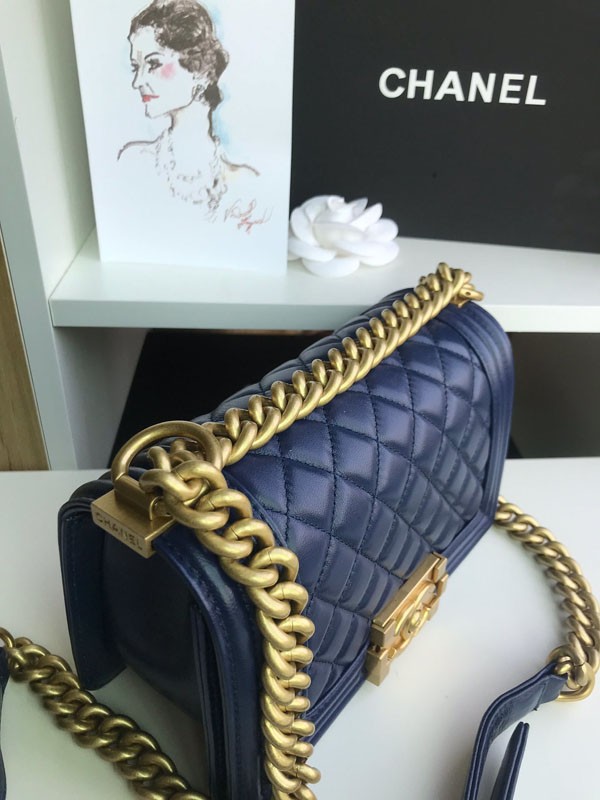 【奇跡の再入荷！即発送】シャネル 偽物マトラッセ ボーイ シャネル ショルダーバッグ shw35268
