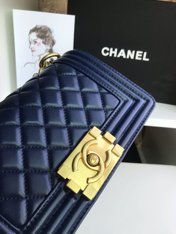【奇跡の再入荷！即発送】シャネル 偽物マトラッセ ボーイ シャネル ショルダーバッグ shw35268