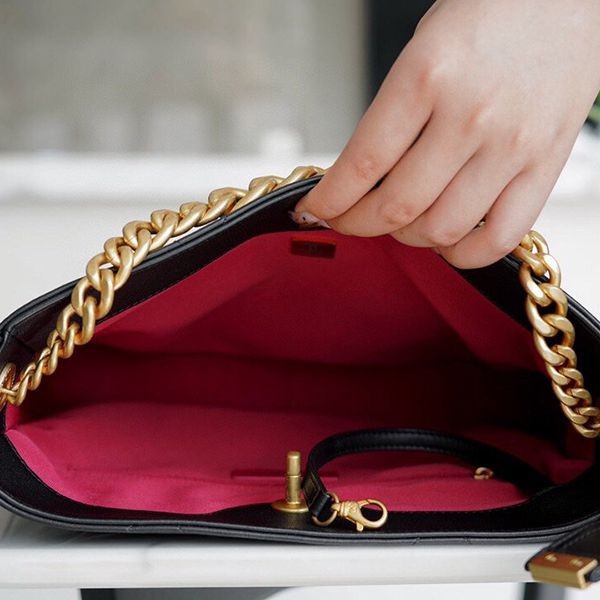 【人気商品】シャネル  偽物 ショルダーバッグ shq87933