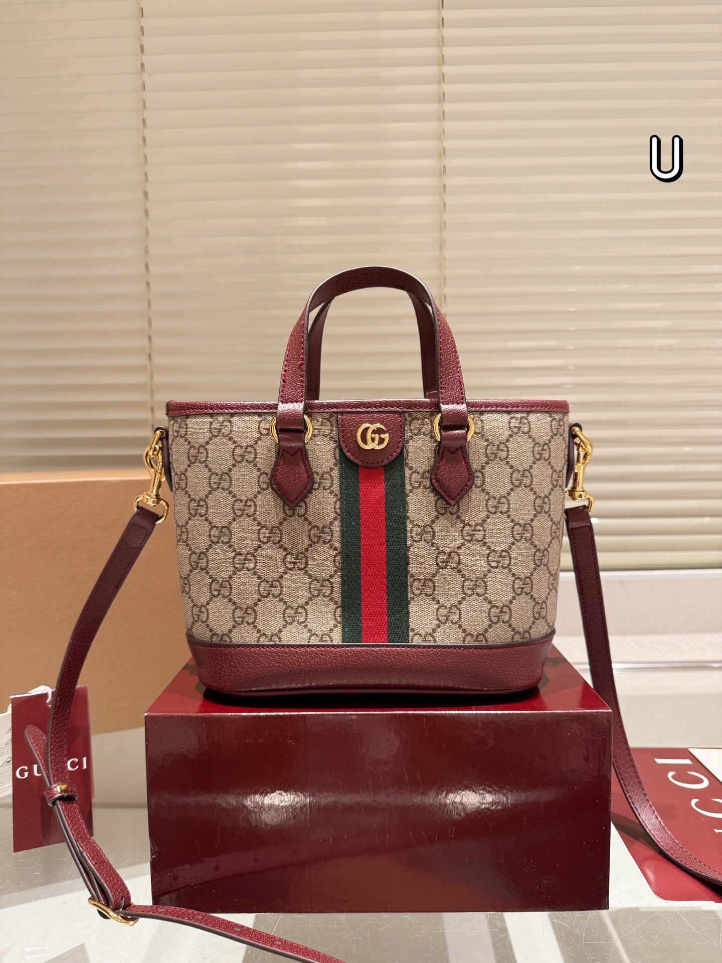 GUCCI バッグ レディース トートバッグ メンズにも可 2色 - 画像 1