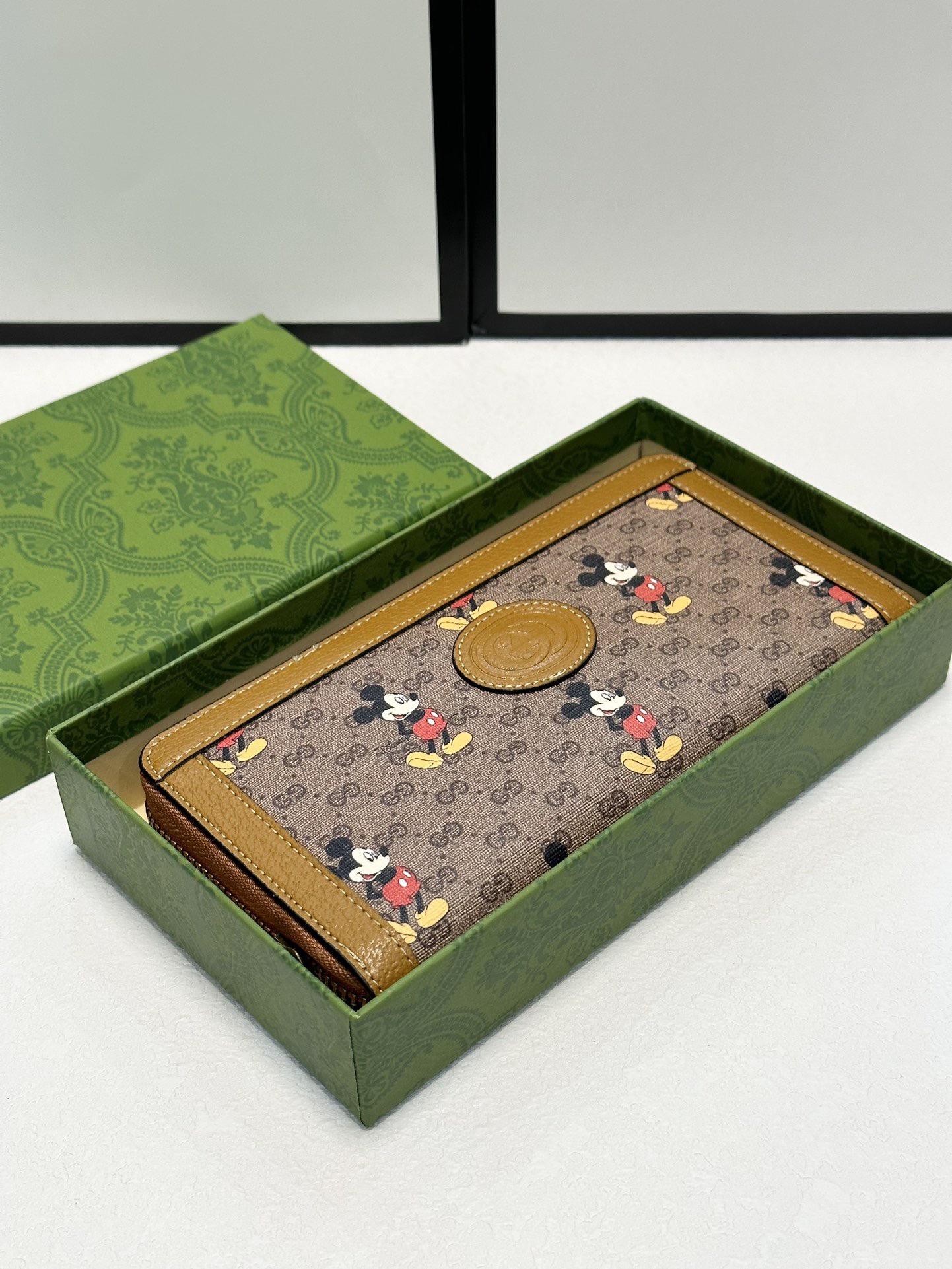 グッチコピー後払い国内発送代引き ジップアラウンドウォレット ミッキーマウス 20x10 タン色