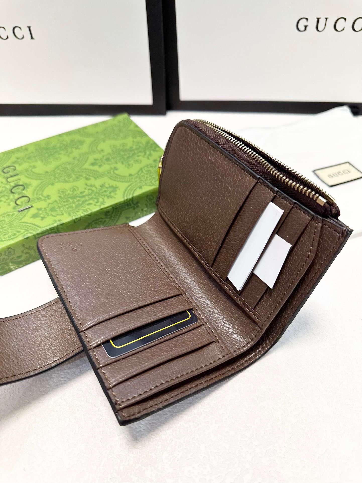GUCCI グッチ 財布 ジップアラウンド ミニ財布 グッギーモノグラム レッド&グリーンストライプ ブラウン - 画像 9