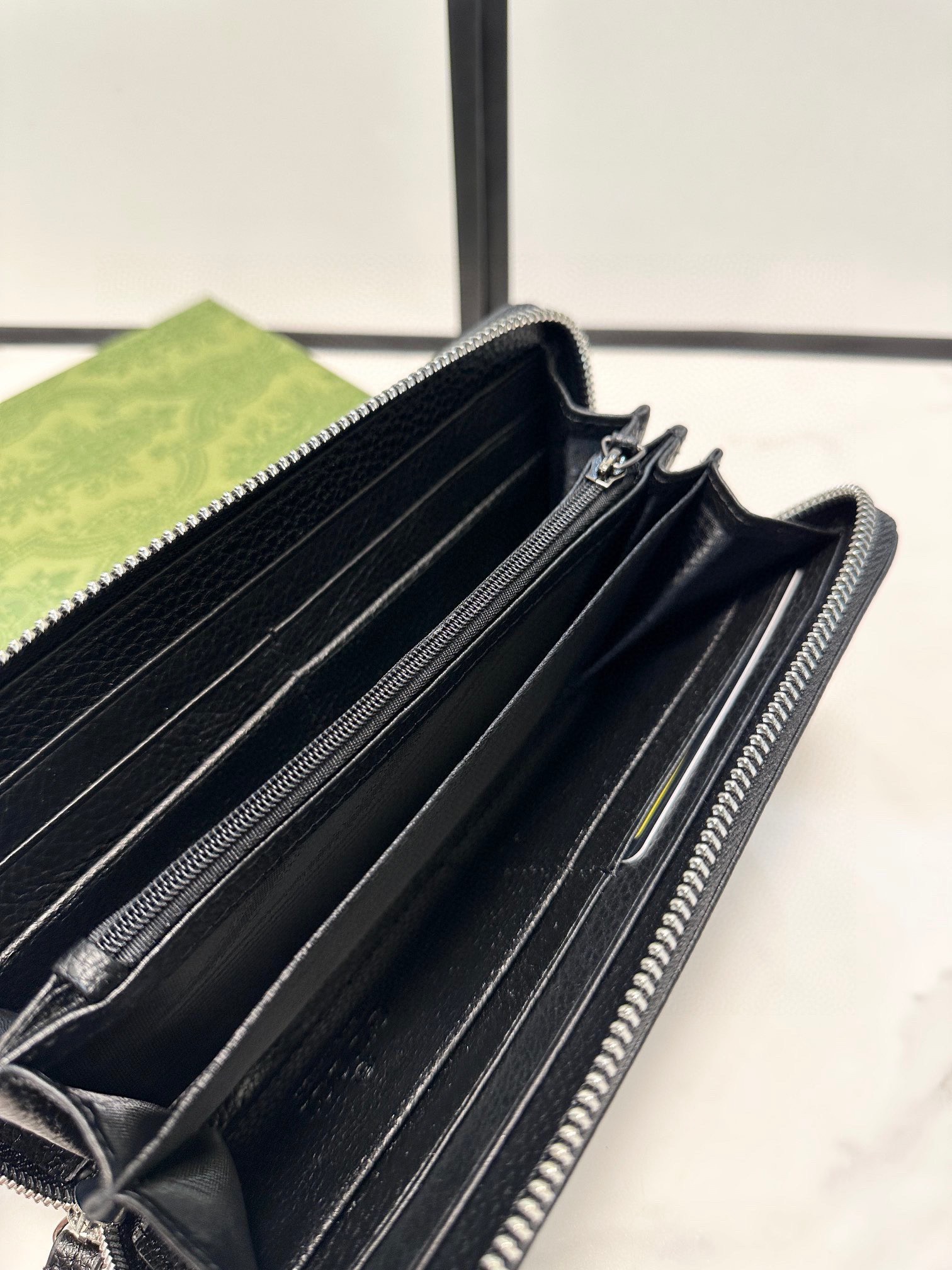 Gucci グッチ ロングジップ財布 本革仕様 ファスナーポーチ 黒 - 画像 8