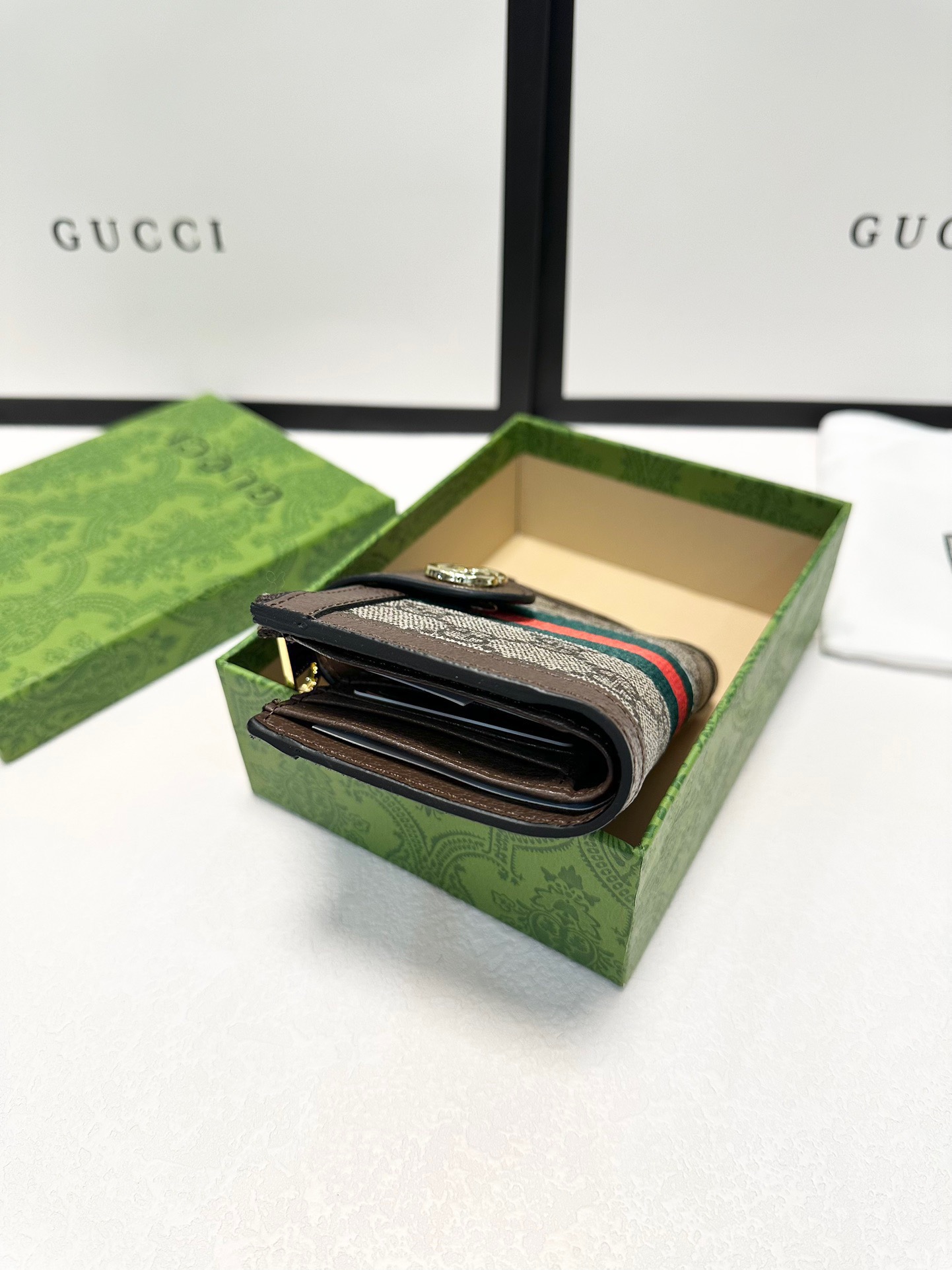 GUCCI グッチ 財布 二つ折り 軽量 シンプル メンズ レディース ブラウン - 画像 4