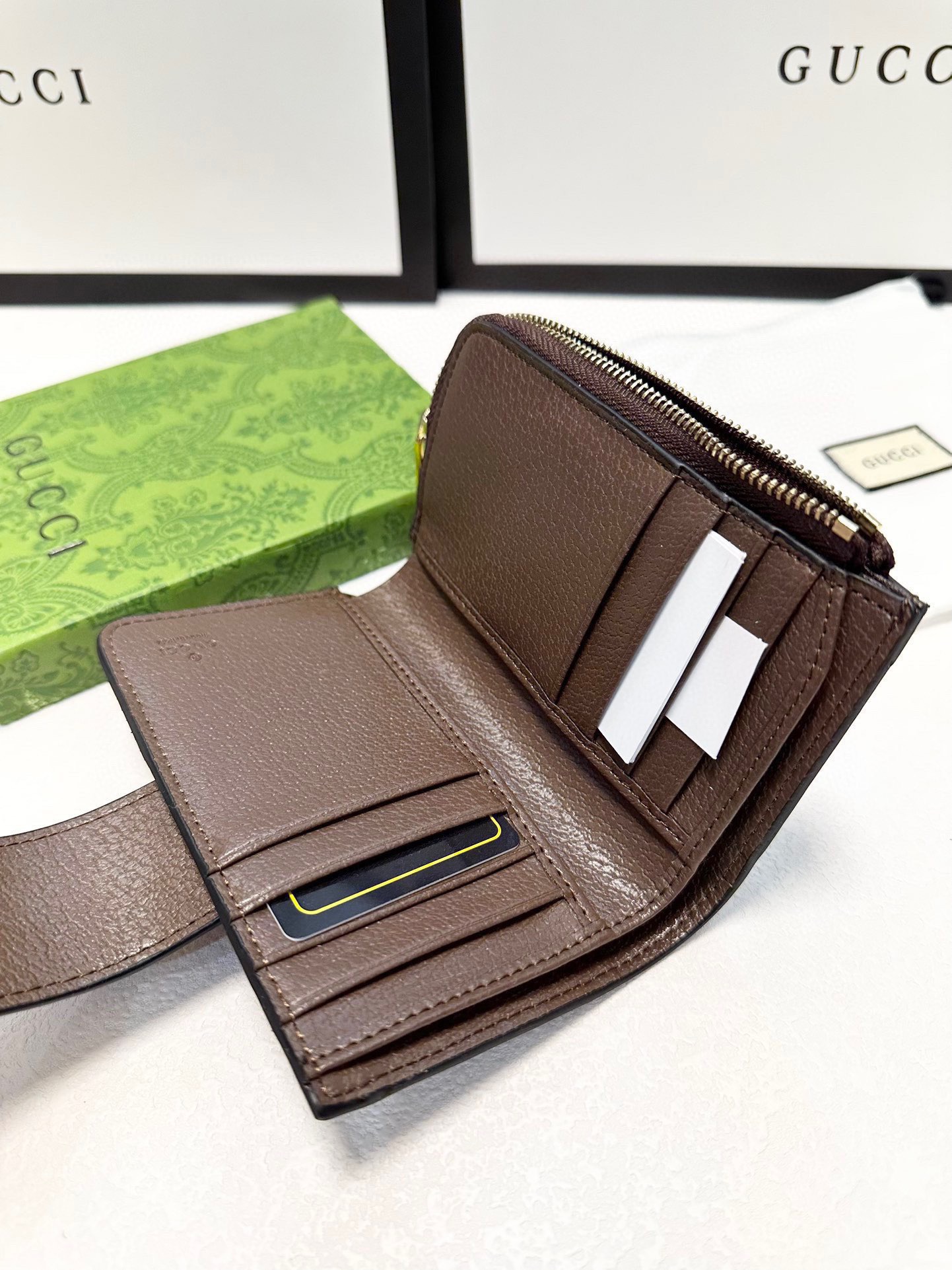 GUCCI グッチ 財布 2つ折り 本革仕様 ファスナー レッド&グリーンストライプ ショートウォレット - 画像 9