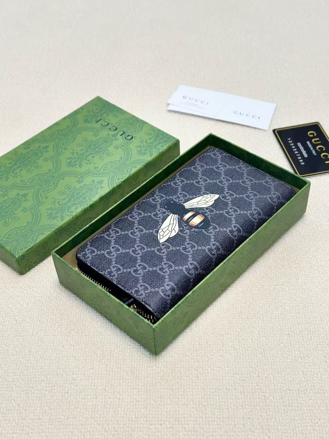 GUCCI グッチ 蜂 ロングジップ財布 ブラック 本革仕様 21x11cm - 画像 1