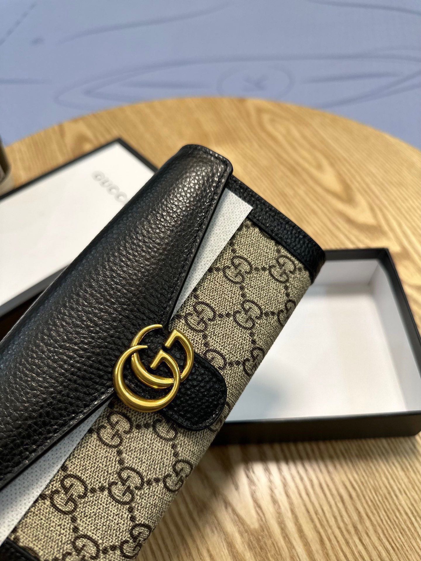 GUCCI グッチ 二つ折り財布 高級感 ファスナー付き 黒 19x10cm - 画像 5