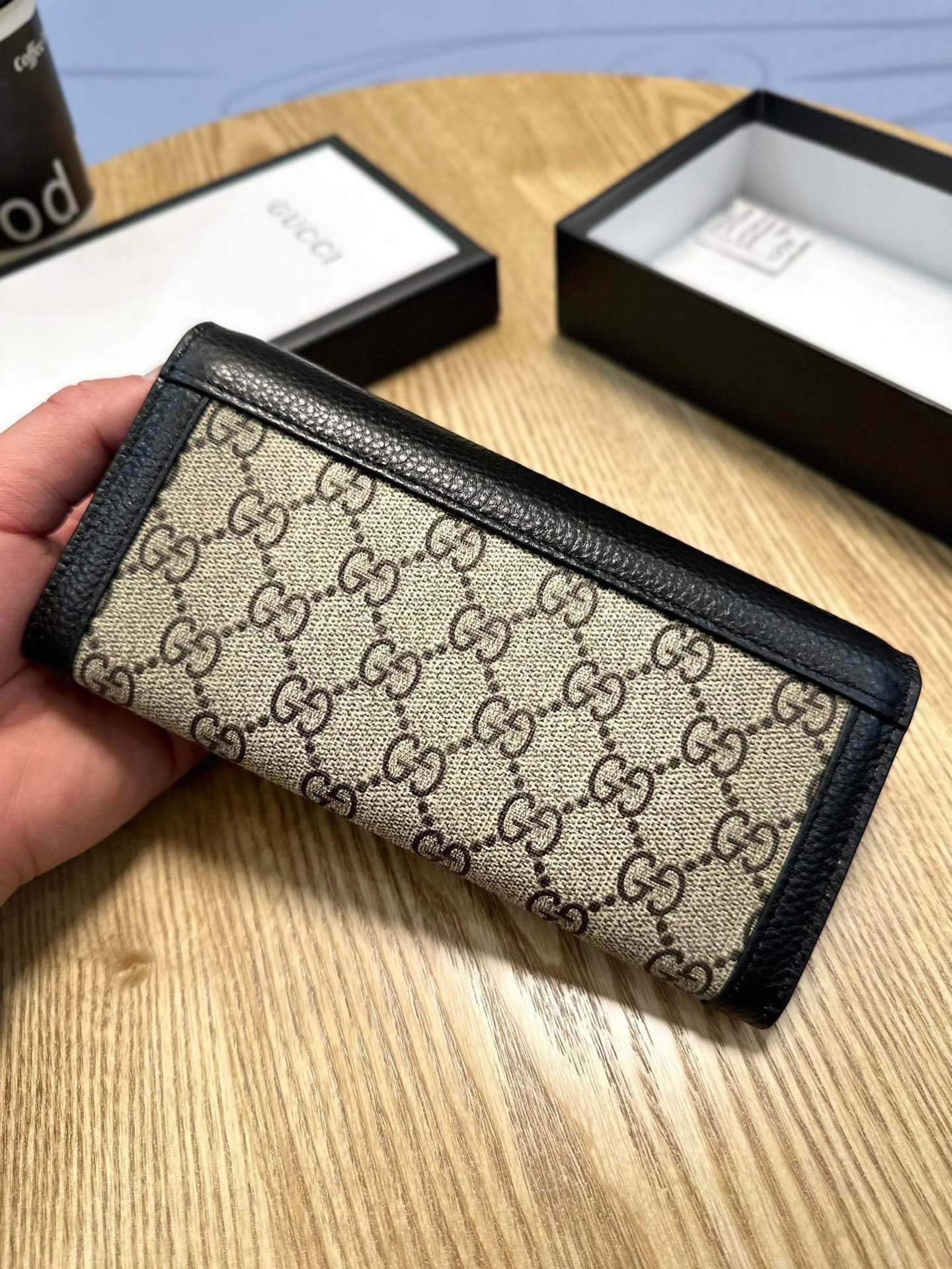 GUCCI グッチ 二つ折り財布 高級感 ファスナー付き 黒 19x10cm - 画像 6