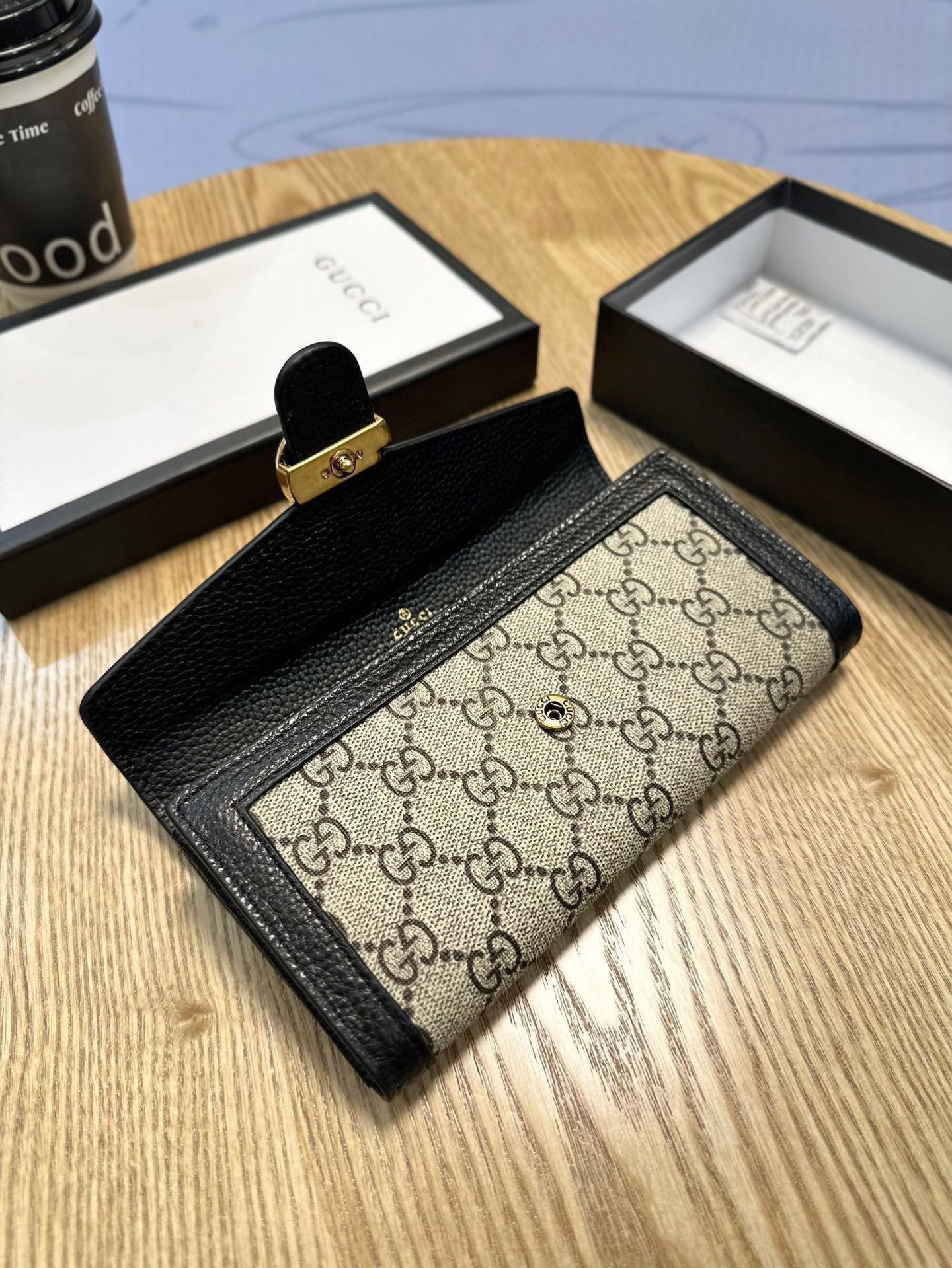 GUCCI グッチ 二つ折り財布 高級感 ファスナー付き 黒 19x10cm - 画像 8