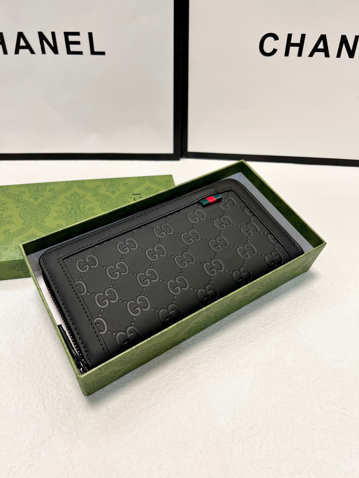 GUCCI グッチ 長財布 ラウンドファスナー 黒 本革仕様 - 画像 1