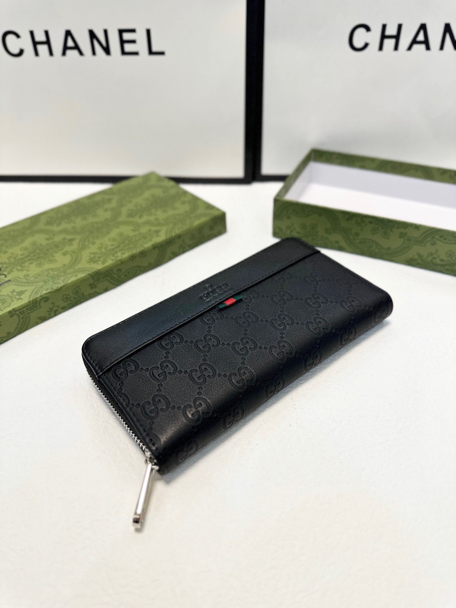 GUCCI グッチ エンボスドウォレット メンズ 本革 21x11cm 黒 - 画像 3