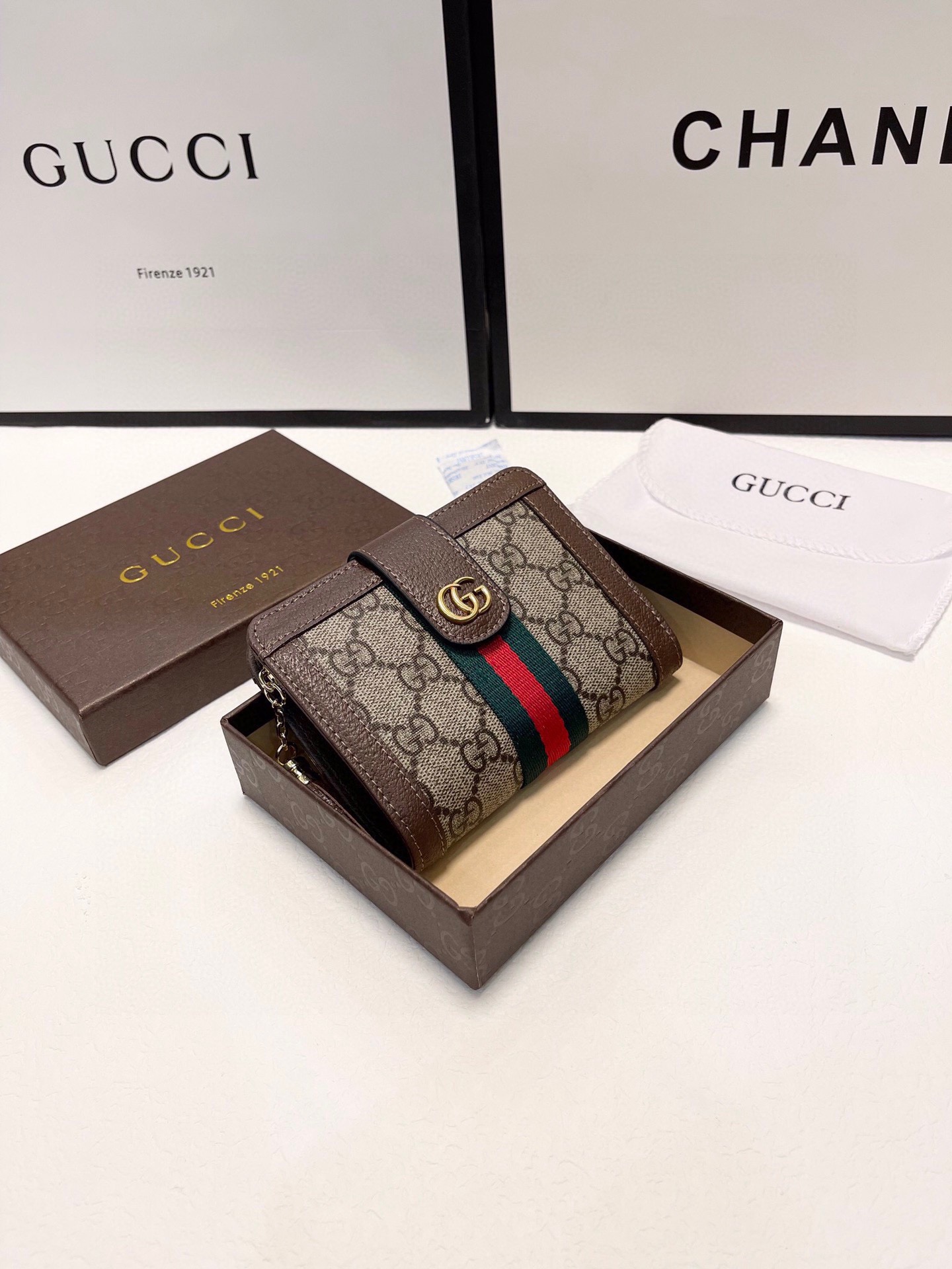 GUCCI グッチ 三つ折り財布 グッチーズ 本革仕様 シェルパ柄 ブラック - 画像 2