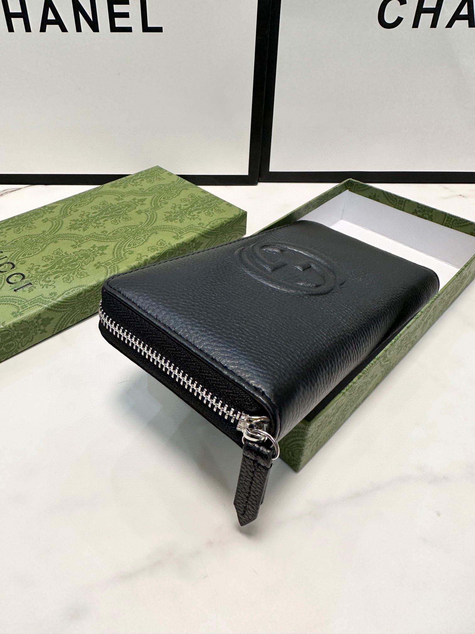 Gucci グッチ スタッズ ロングジップウォレット 黒色 本革仕様 メンズ ウォレット - 画像 3