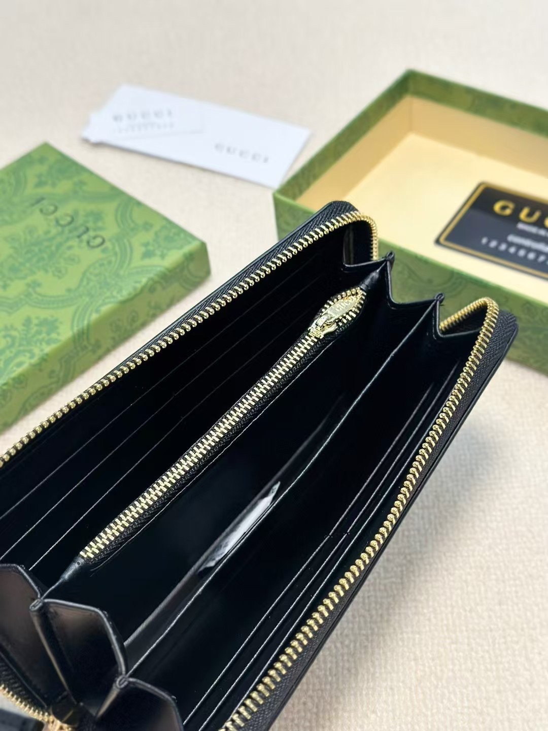 Gucci グッチ オールドグッチ ロングジップウォレット グッチ蜜蜂 ブラック ベージュ - 画像 9