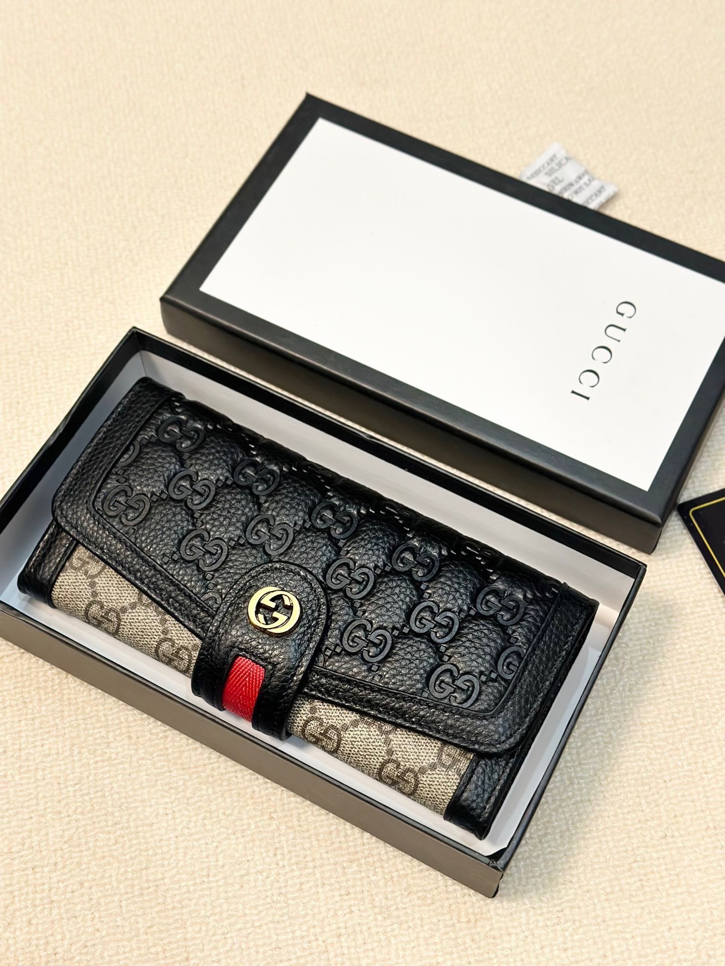 GUCCI グッチ 2つ折り財布 黒 ファスナー 19x10 カード収納 - 画像 1