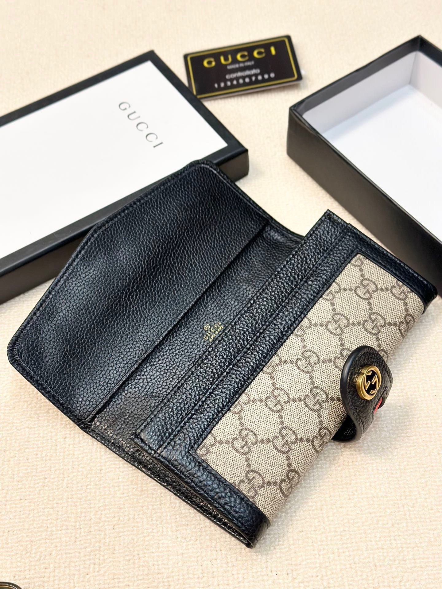 GUCCI グッチ 2つ折り財布 黒 ファスナー 19x10 カード収納 - 画像 8