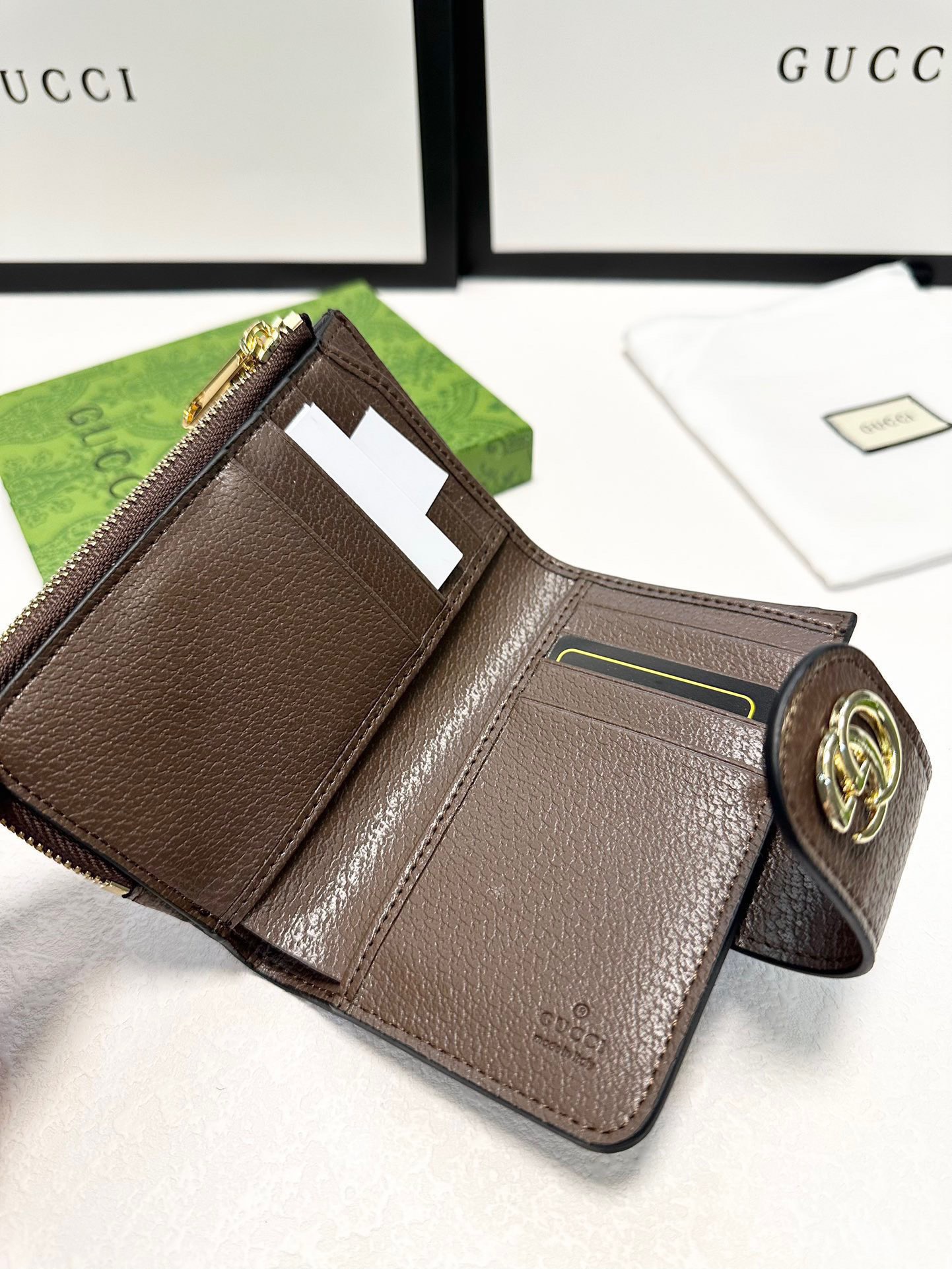 GUCCI グッチ 折り財布 2つ折り 軽量 ジップ付き ショルダーチェーン付き ブラウン - 画像 8