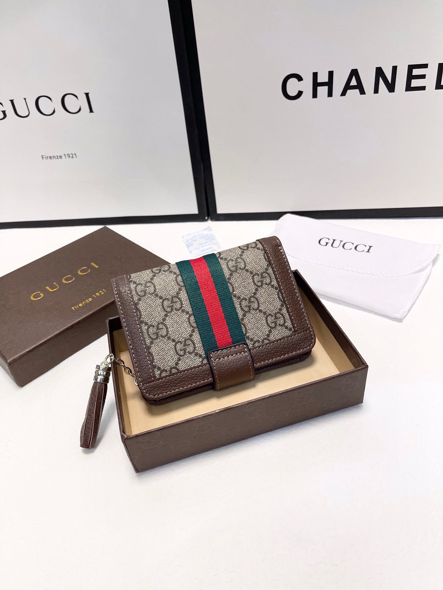 GUCCI グッチ 三つ折り財布 ライトウェイト コンパクト 2色展開 - 画像 3