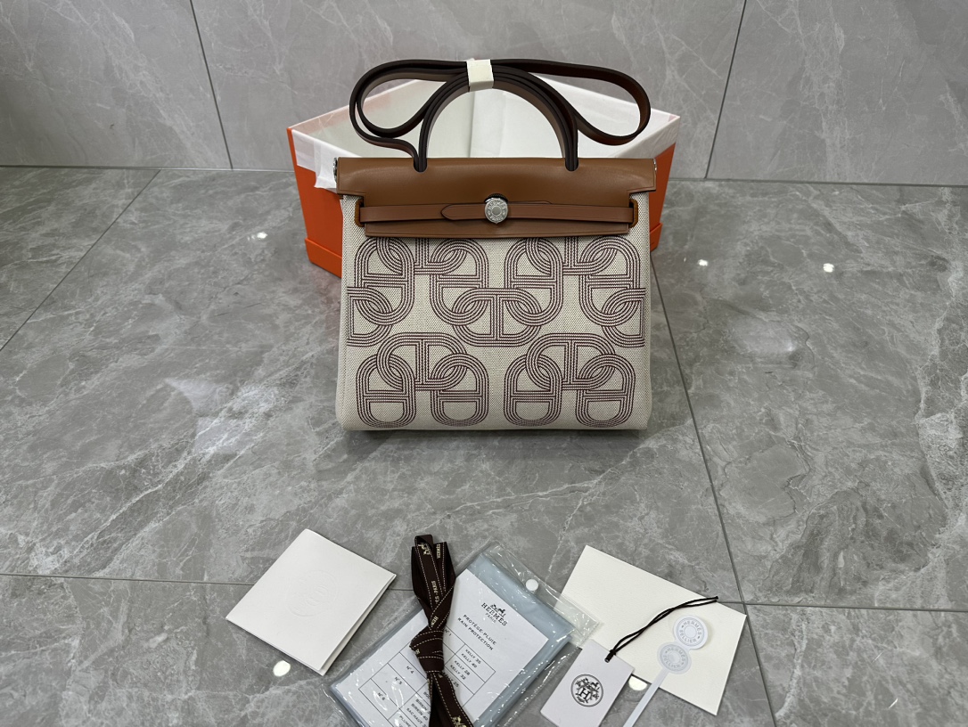 鮮やかカラーが素敵?Hermes　Herbag 31　エルメス　ショルダーバッグ　2WAY　エールバッグ　キャンバス　レディース　バッグ　15色 - 画像 6