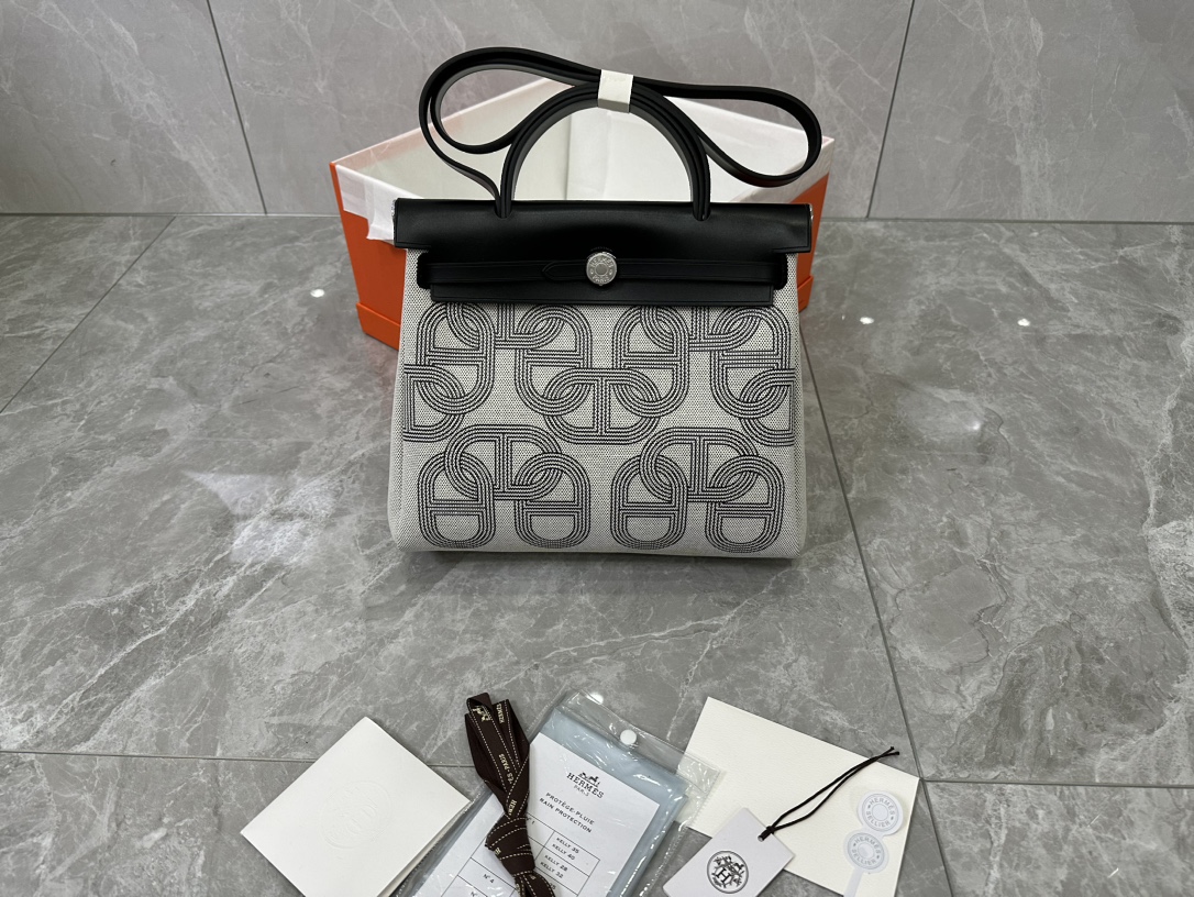 鮮やかカラーが素敵?Hermes　Herbag 31　エルメス　ショルダーバッグ　2WAY　エールバッグ　キャンバス　レディース　バッグ　15色 - 画像 9