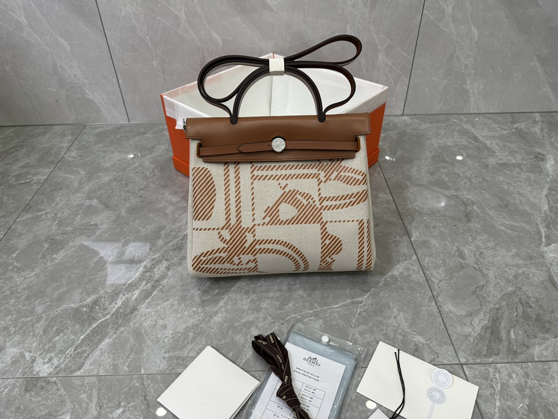 鮮やかカラーが素敵?Hermes　Herbag 31　エルメス　ショルダーバッグ　2WAY　エールバッグ　キャンバス　レディース　バッグ　15色 - 画像 10