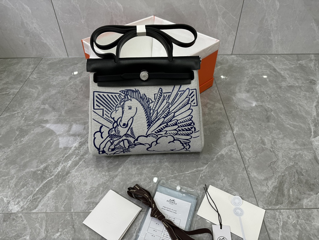 鮮やかカラーが素敵?Hermes　Herbag 31　エルメス　ショルダーバッグ　2WAY　エールバッグ　キャンバス　レディース　バッグ　15色 - 画像 12