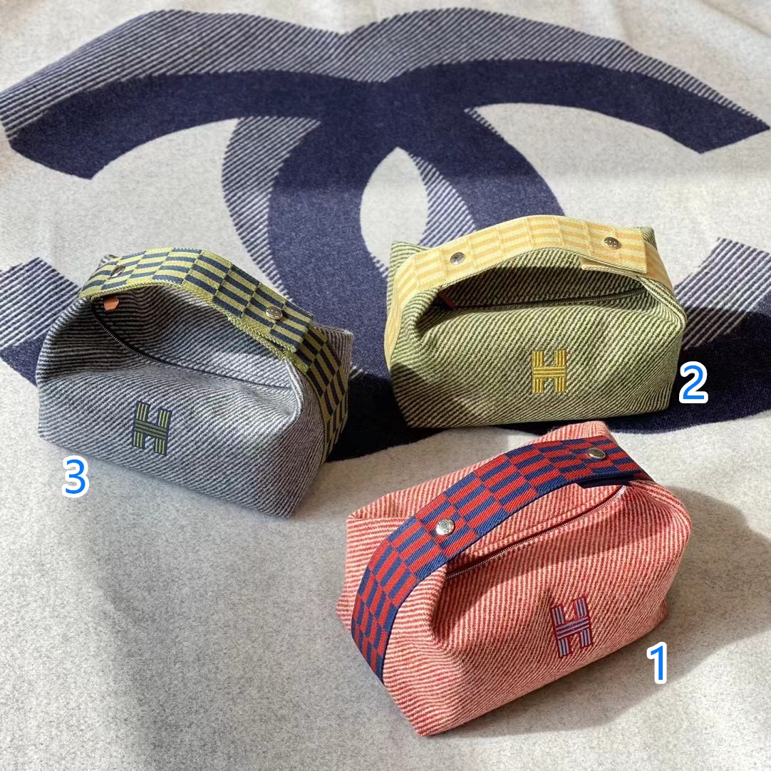 新作　Hermes　エルメス　H NATTE 　ブリッドアブラックGM/PM　 ポーチ　Hナッテ　クラッチバッグ　レディースバッグ　3色 - 画像 1