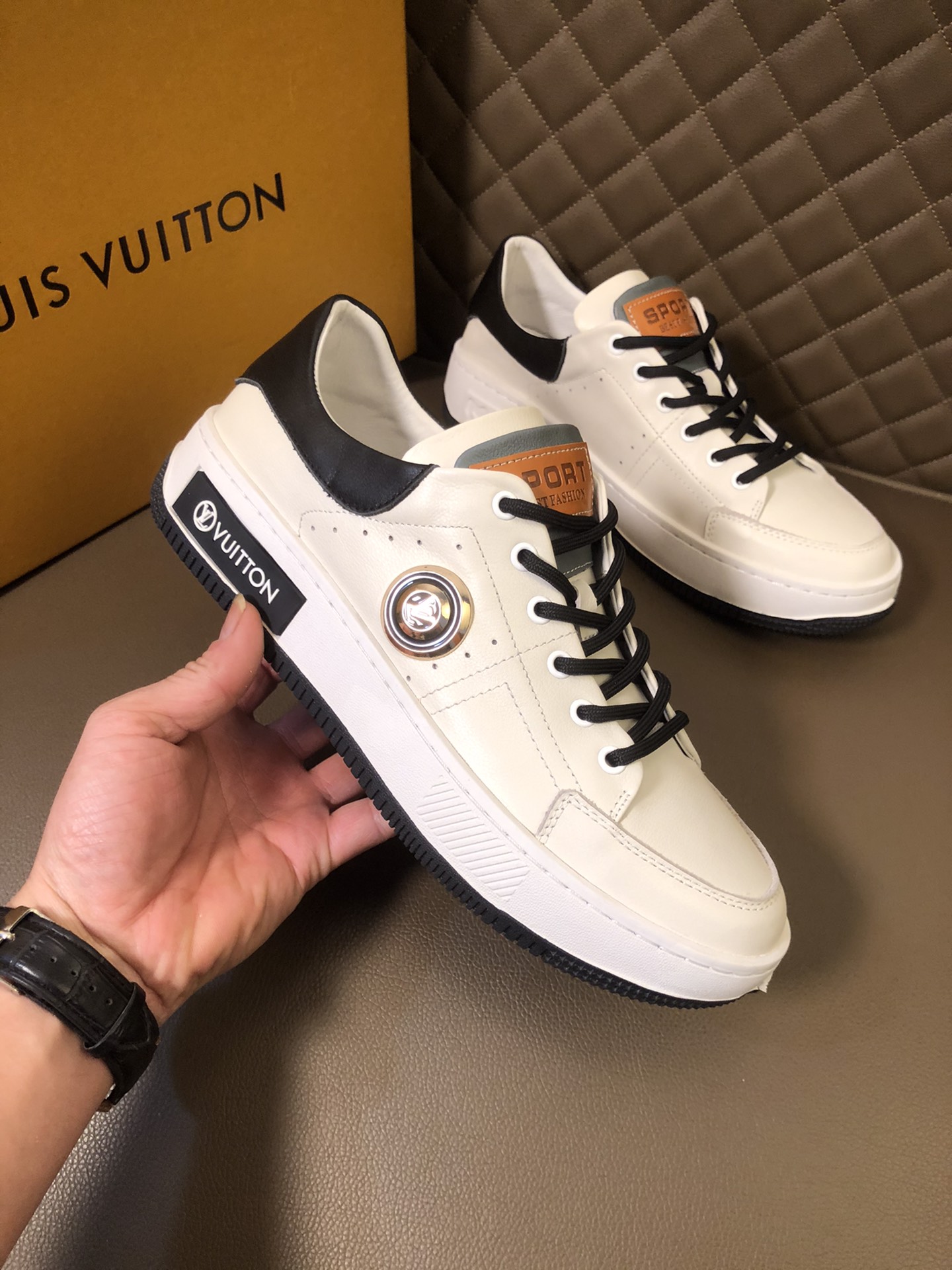 ファッショニスタ愛用 ルイヴィトン LV スニーカー スーパーコピー