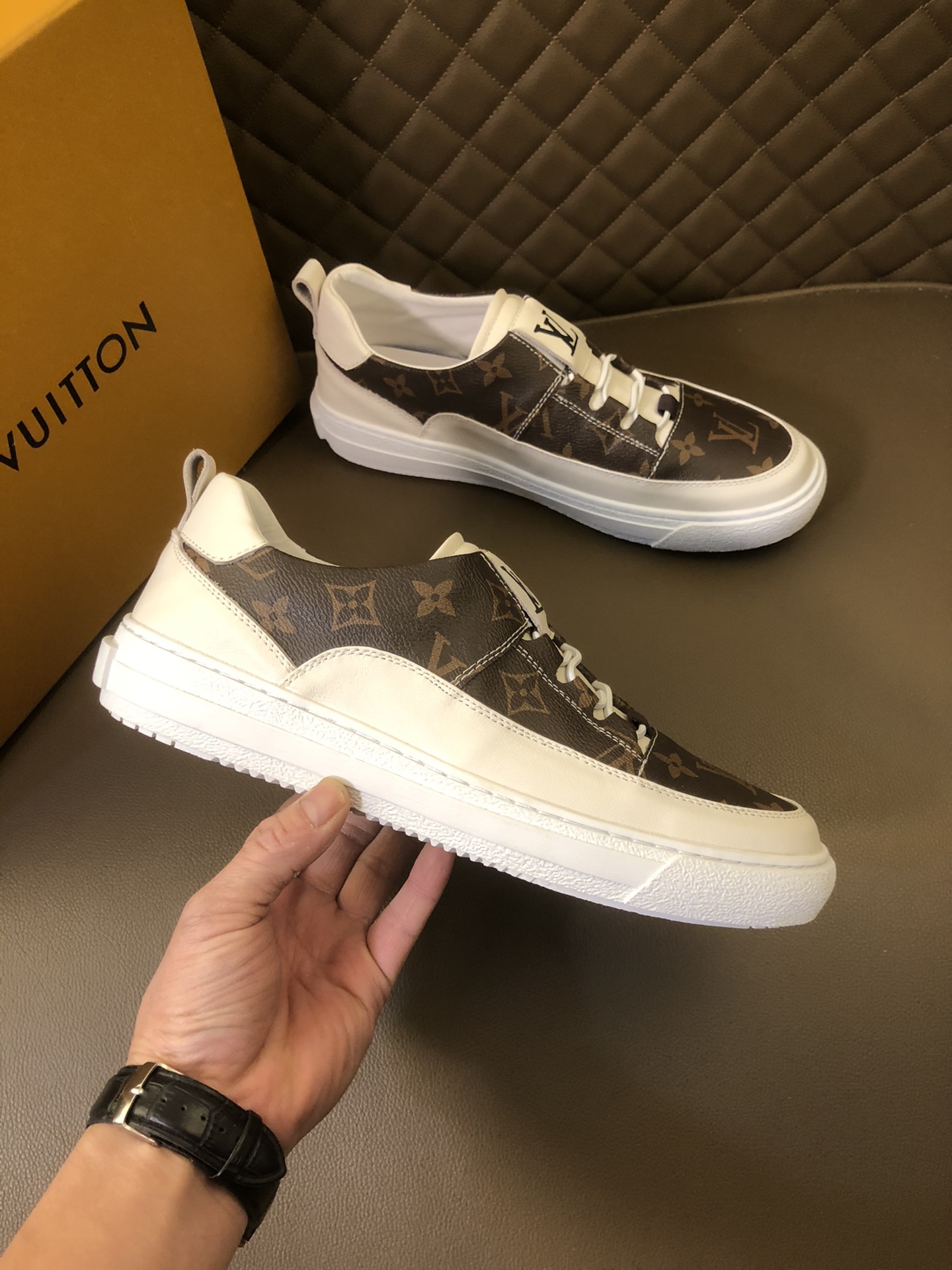 ファッショニスタ愛用 ルイヴィトン LV スニーカー スーパーコピー信用できるサイト