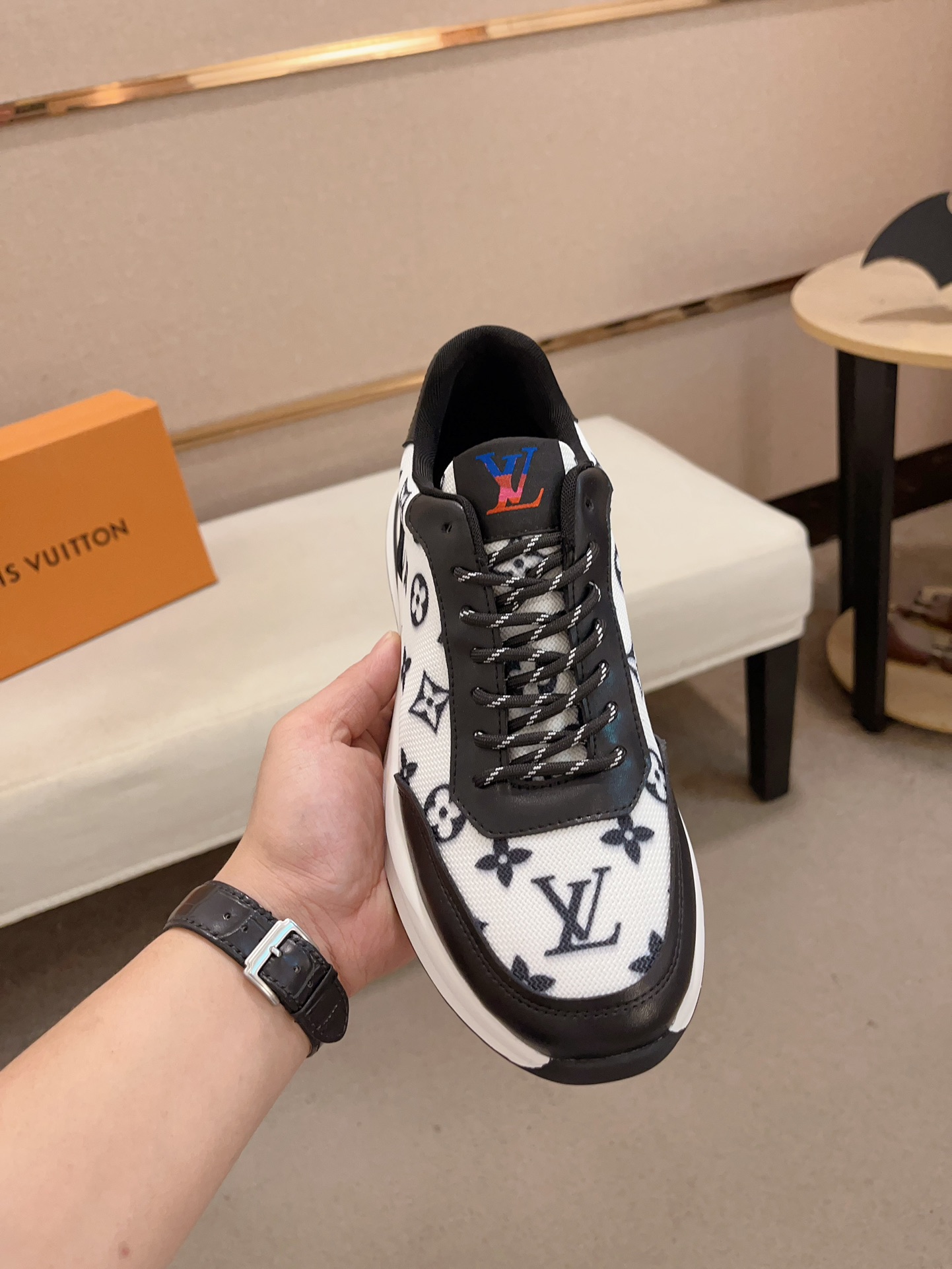 超人気美品 Louis Vuitton スニーカー スーパーコピー信用できるサイト