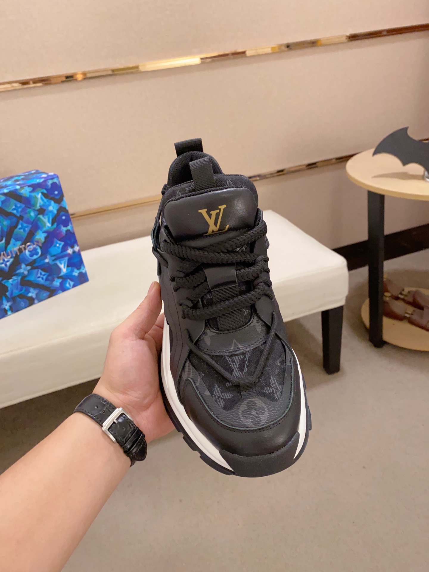 超人気美品 ルイヴィトン LV スニーカー スーパーコピー後払い通販信用できる