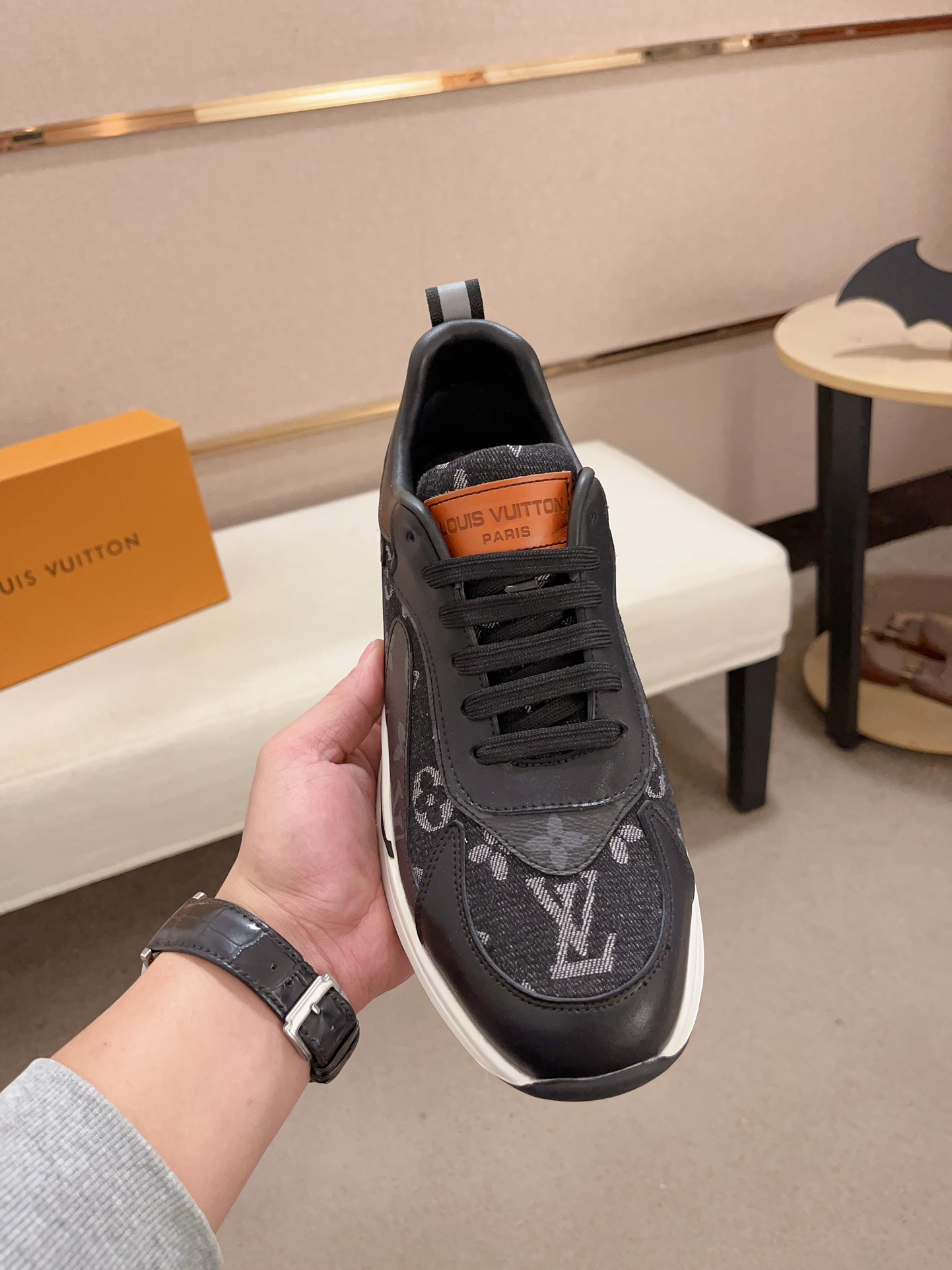モデル大絶賛 ルイヴィトン LV スニーカー スーパーコピー後払い通販信用できる