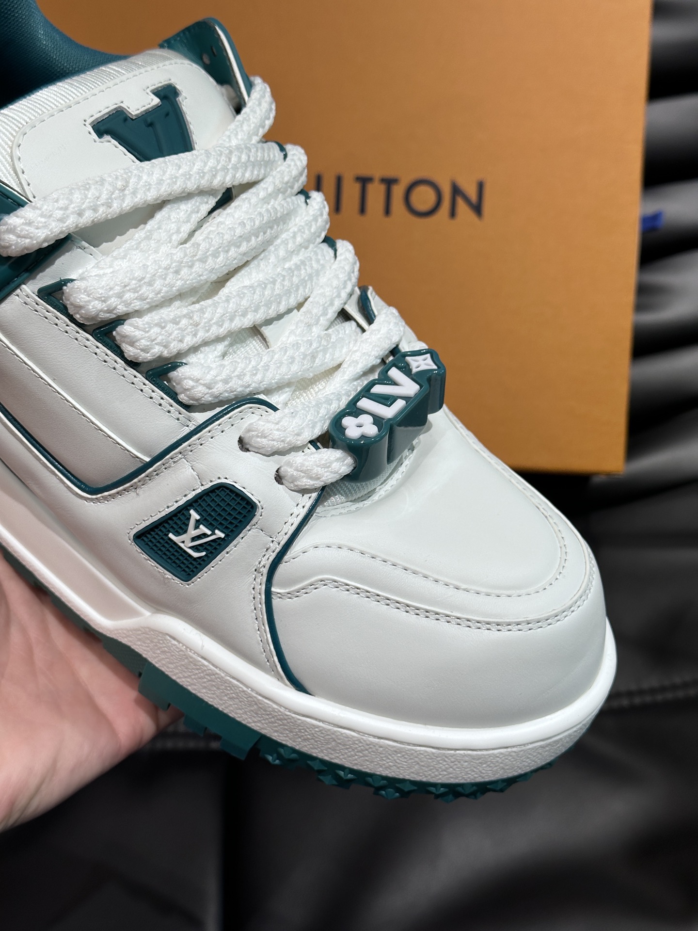 LV