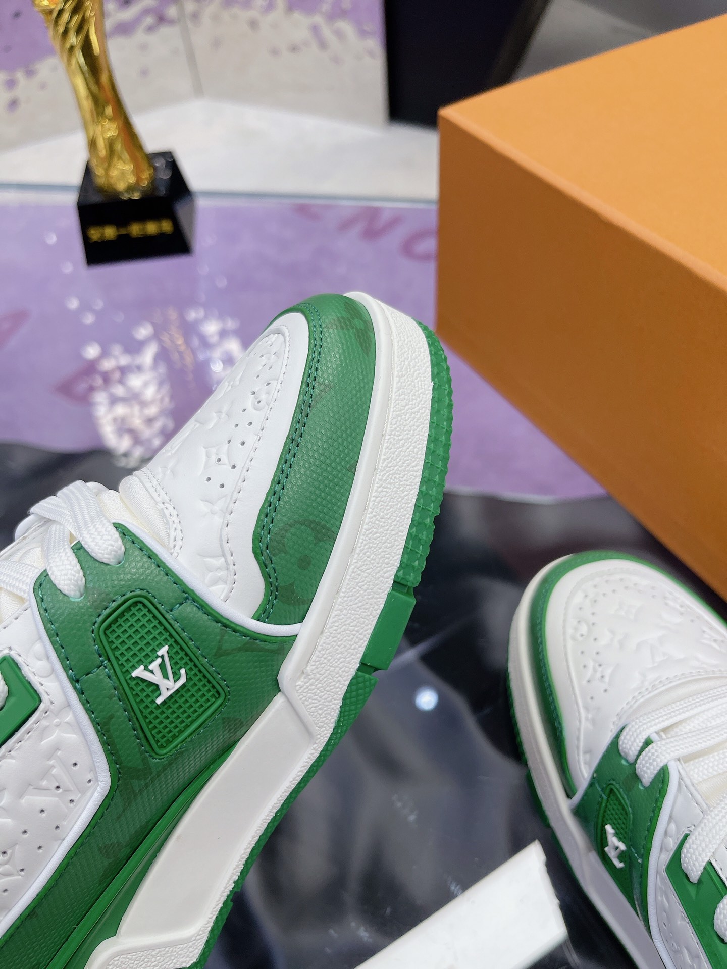 LV