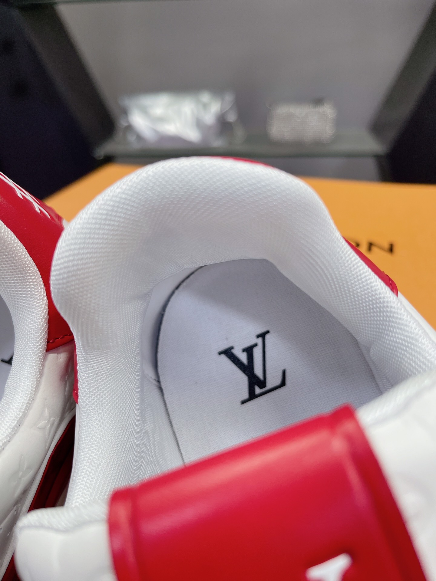 LV
