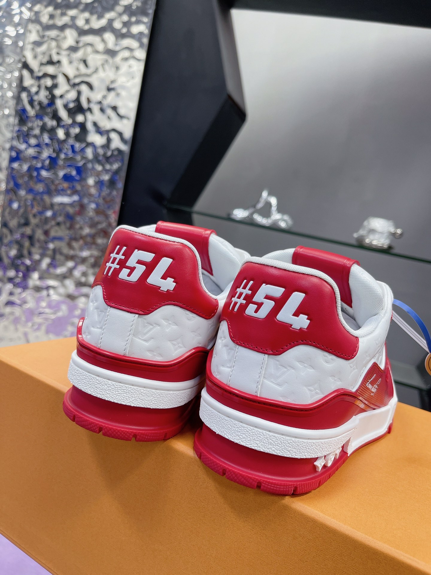 LV