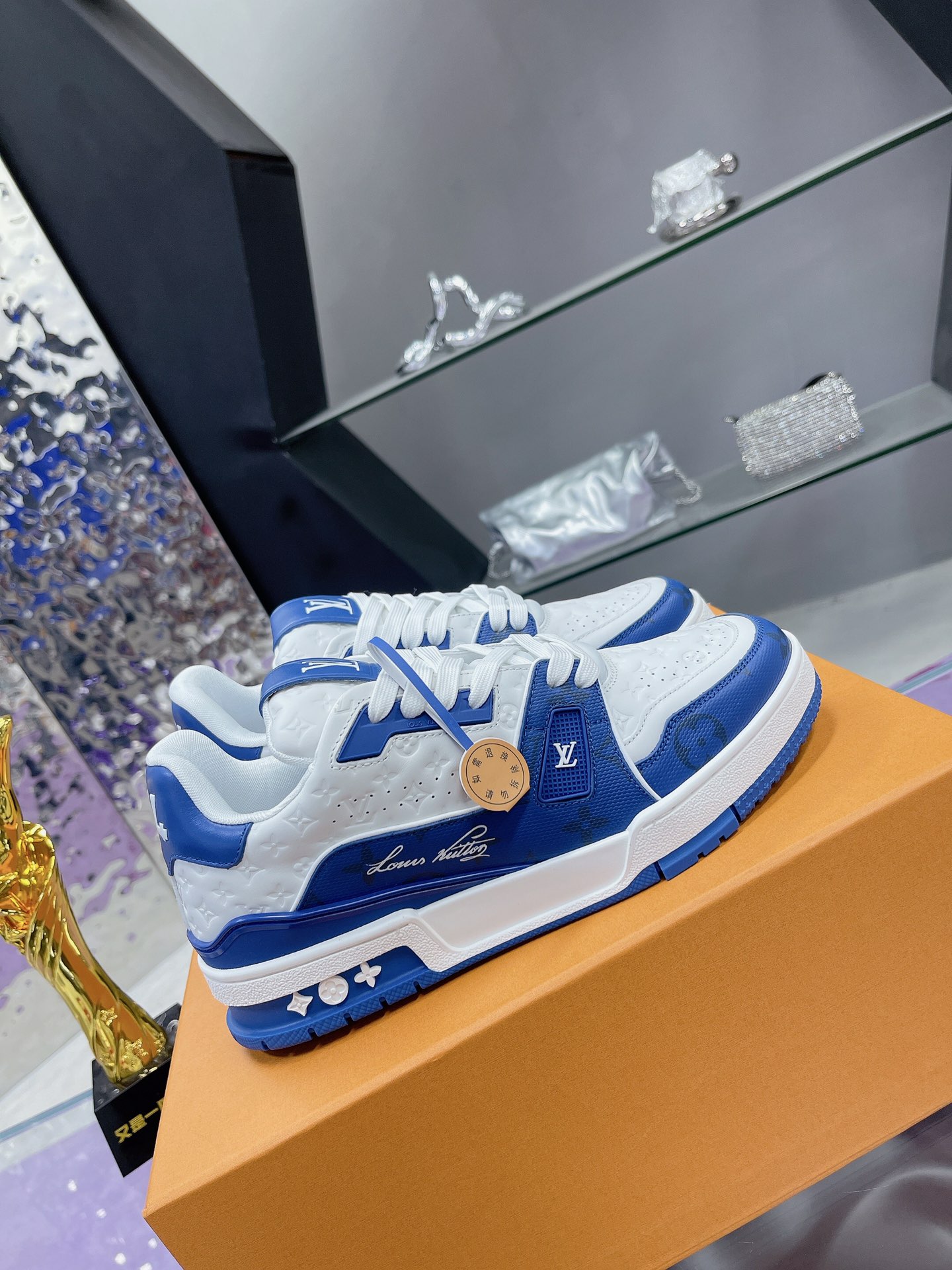 LV