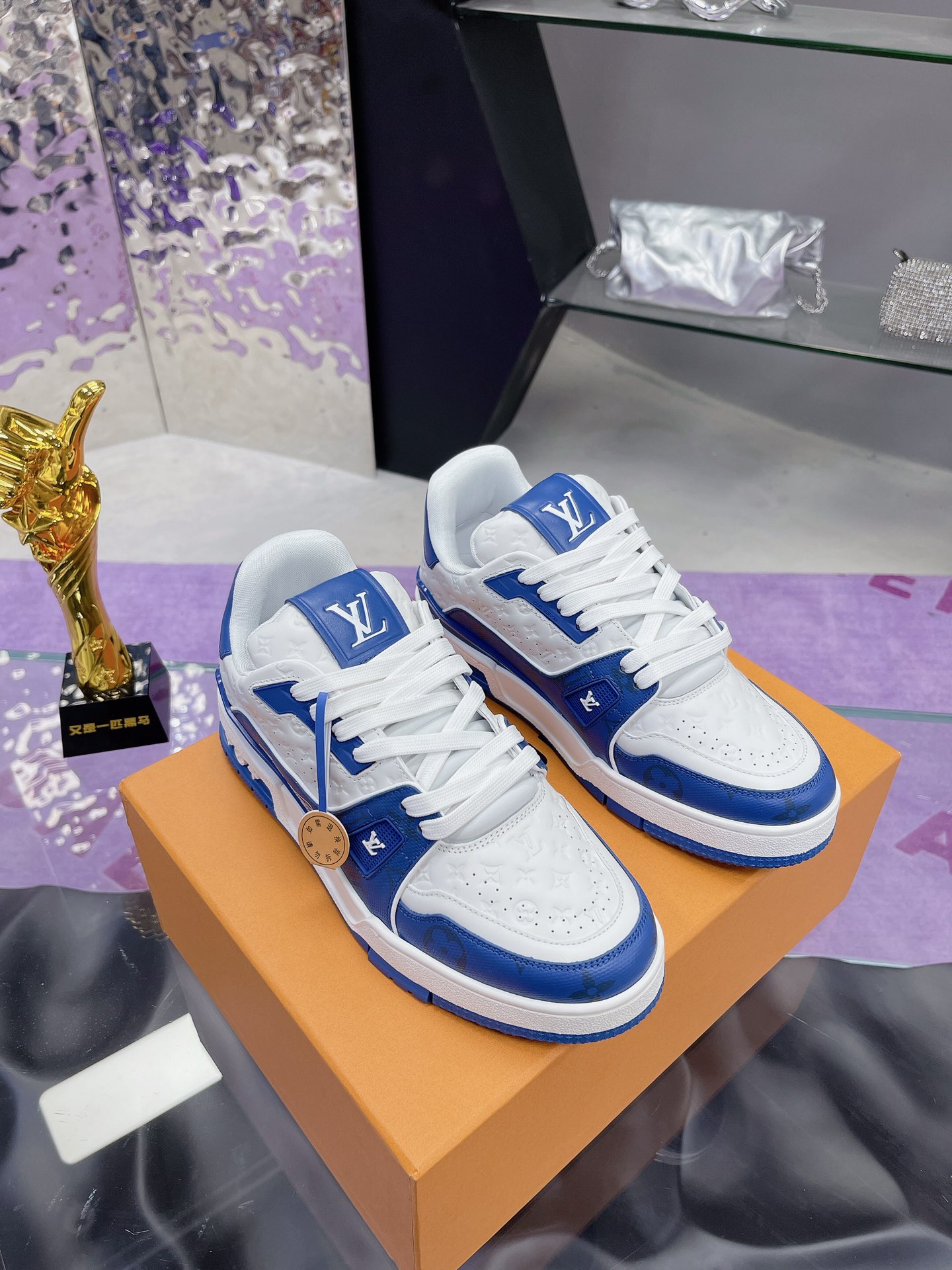 LV