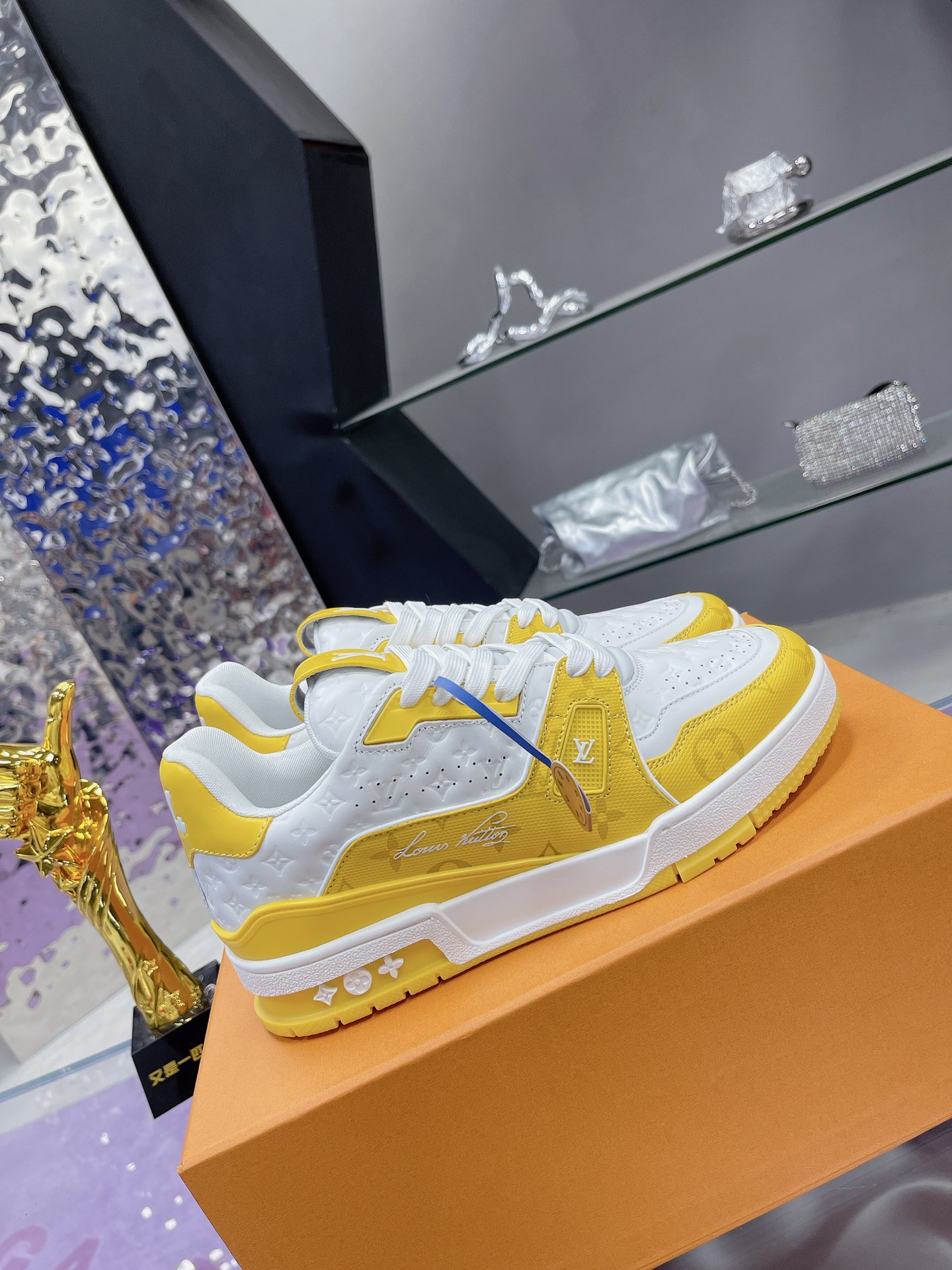 LV