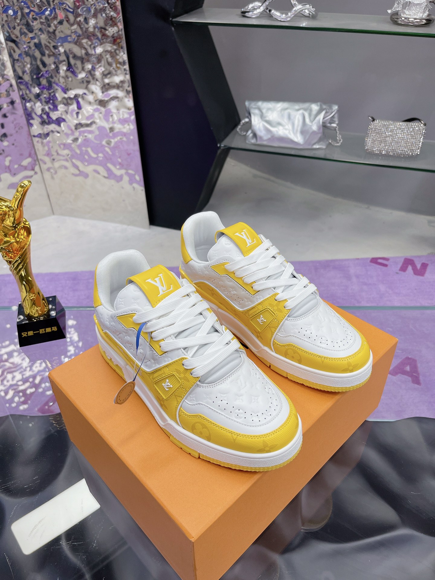 LV