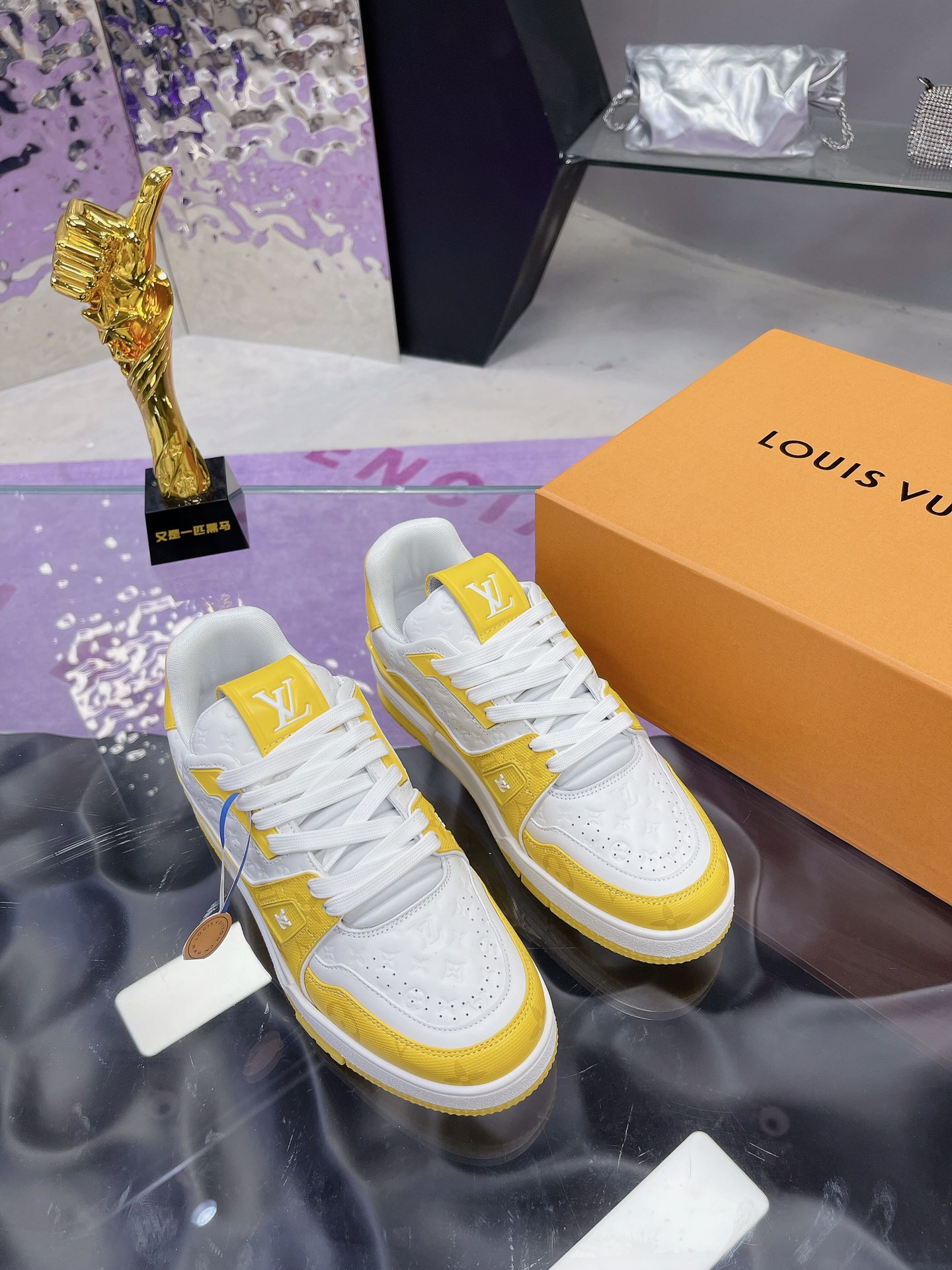 LV