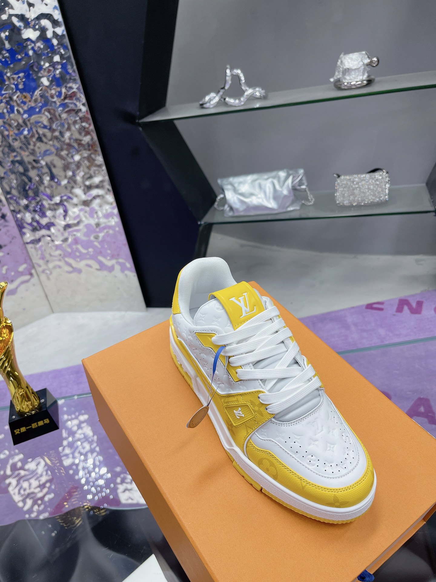 LV