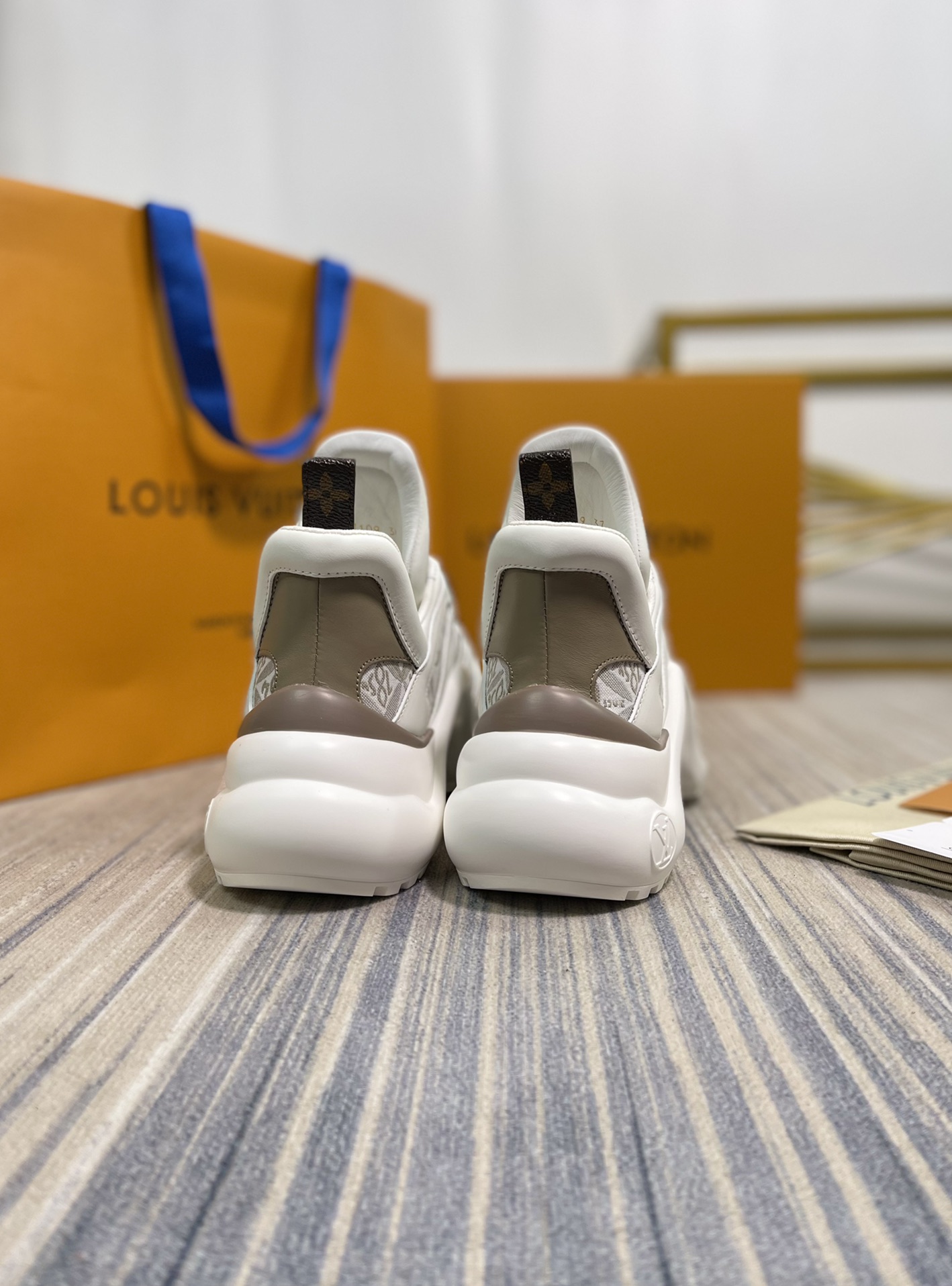 LV