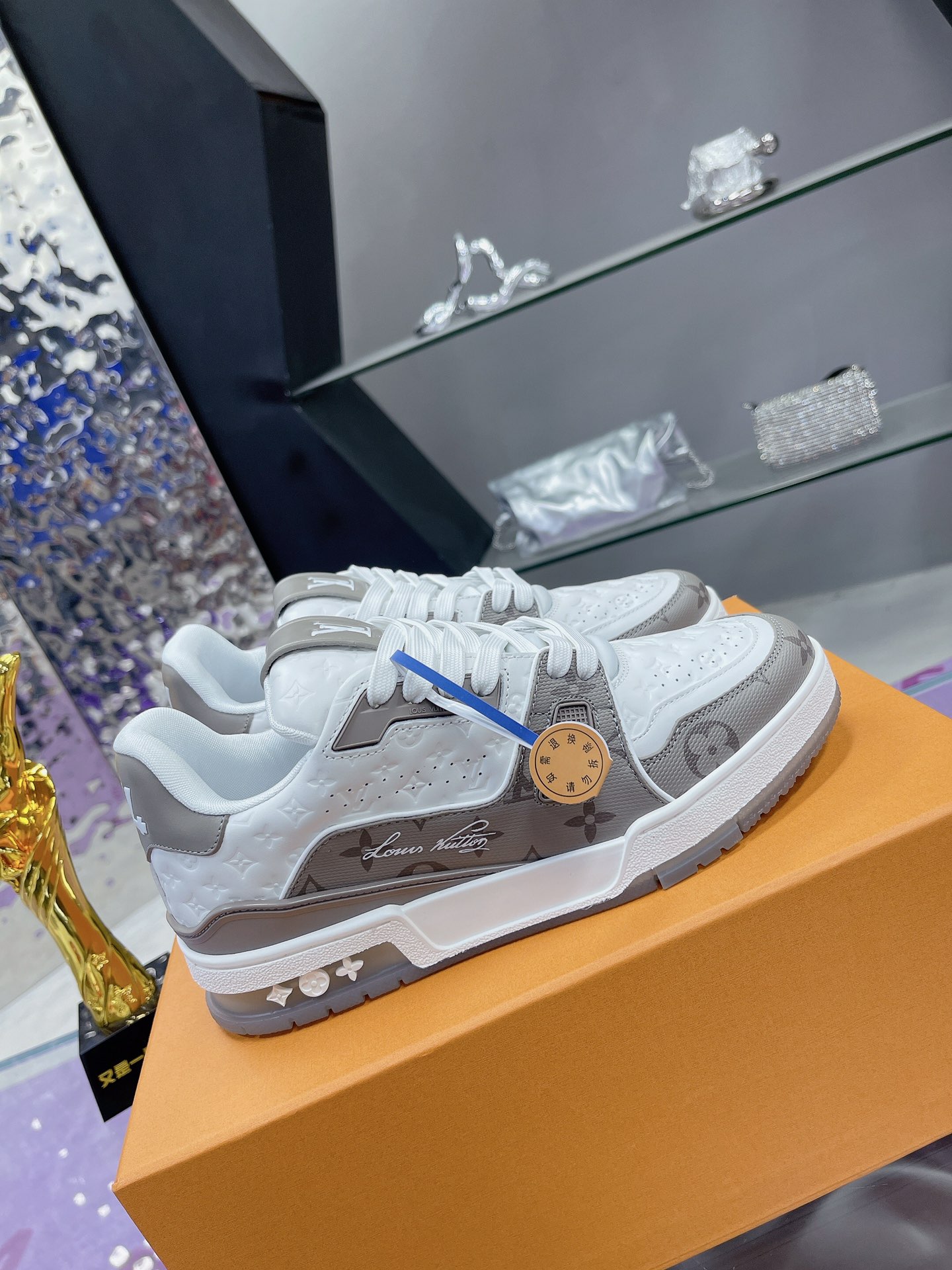 LV