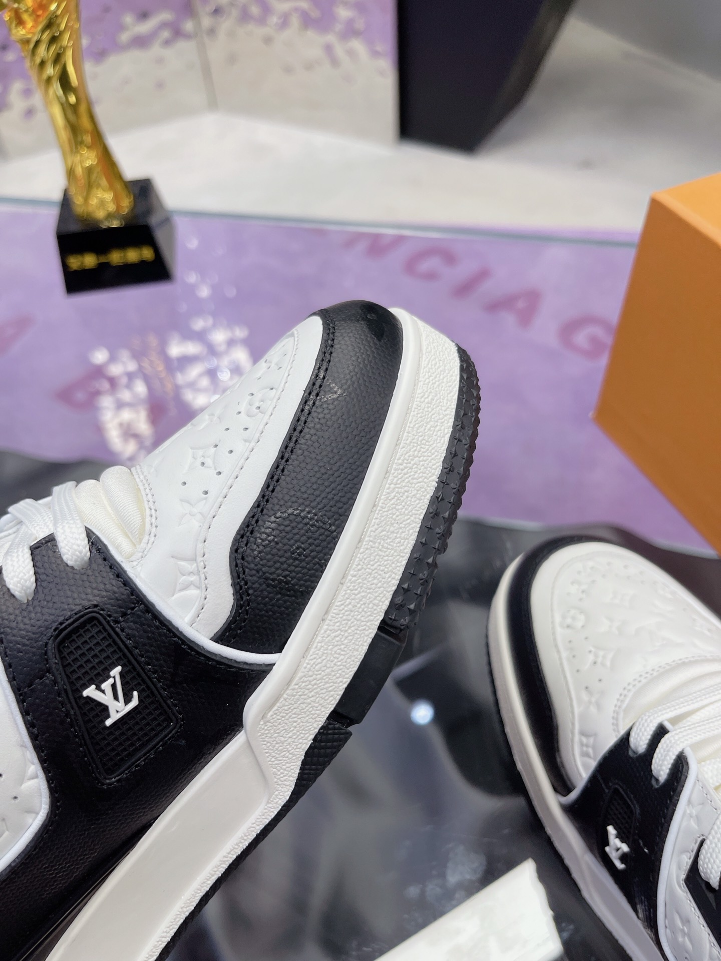 LV