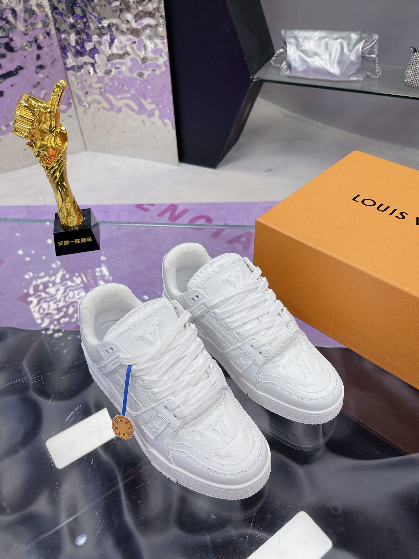 LV