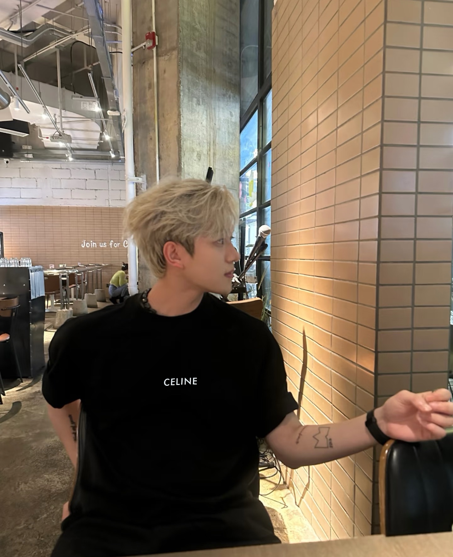 2色 2025ssセリーヌ 半袖Tシャツ メンズ レディース XS S M L サイズ大きめ スーパーコピー後払い信用できるサイト