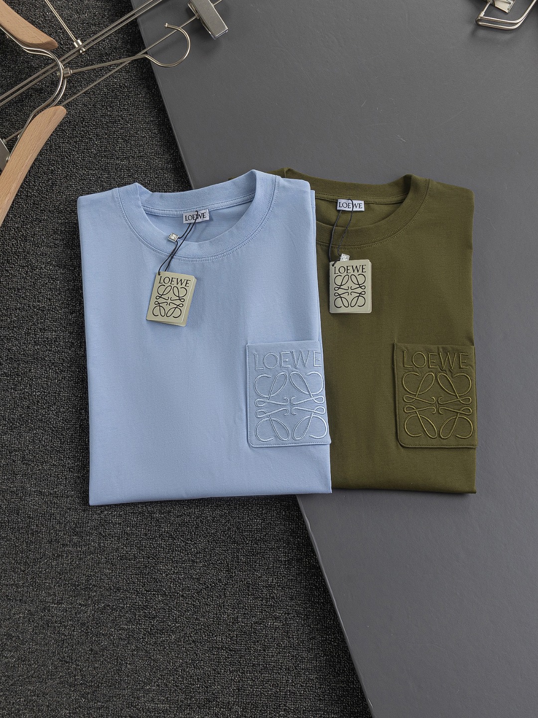 2色国内発送ロエベ 半袖Tシャツ メンズ/レディース S M L XLスーパーコピーN品後払い